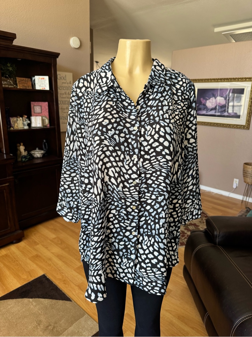 Rose & Olive black, white & blue elbow sleeves button up blouse/size 1X